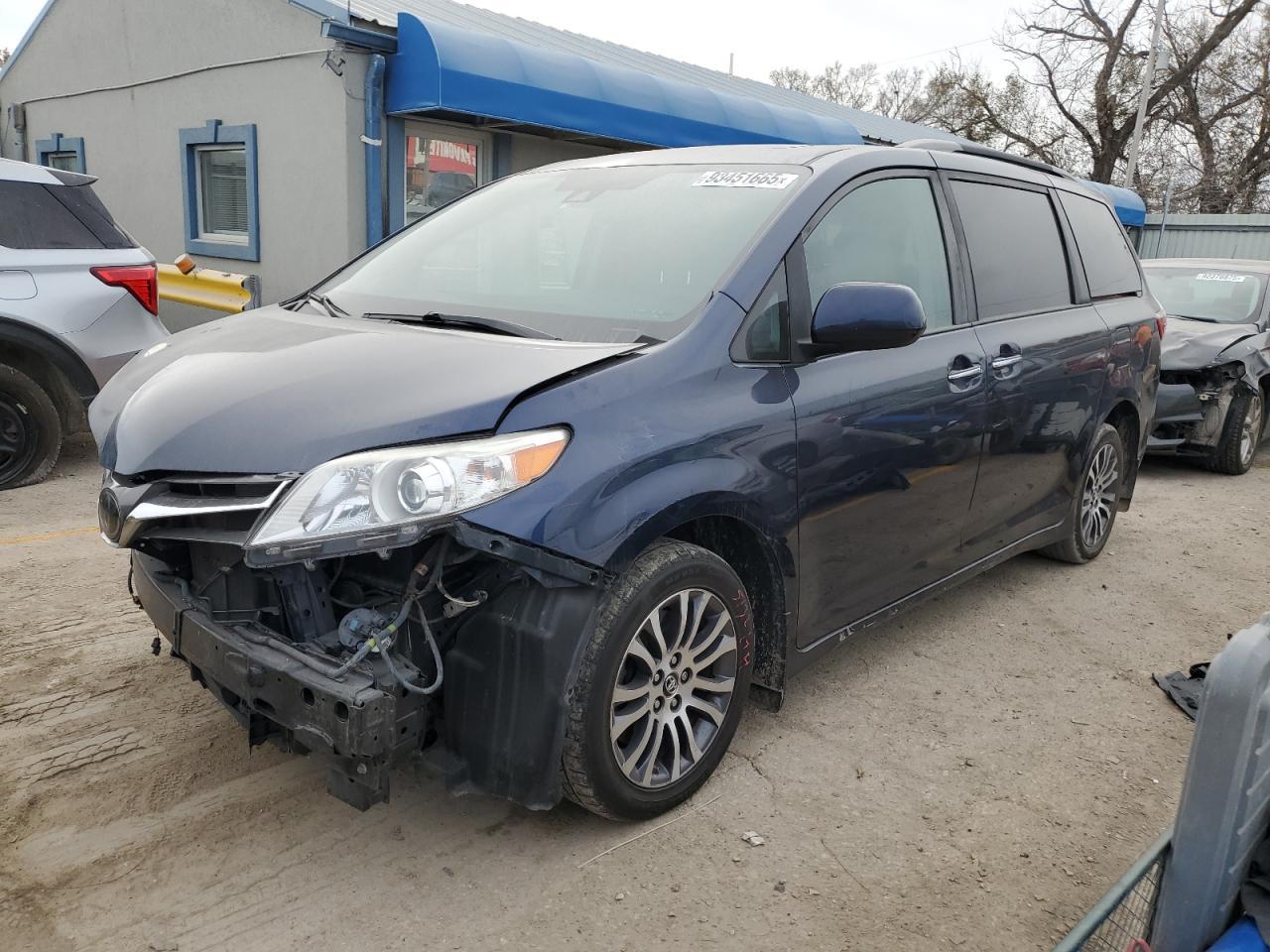 2019 TOYOTA SIENNA