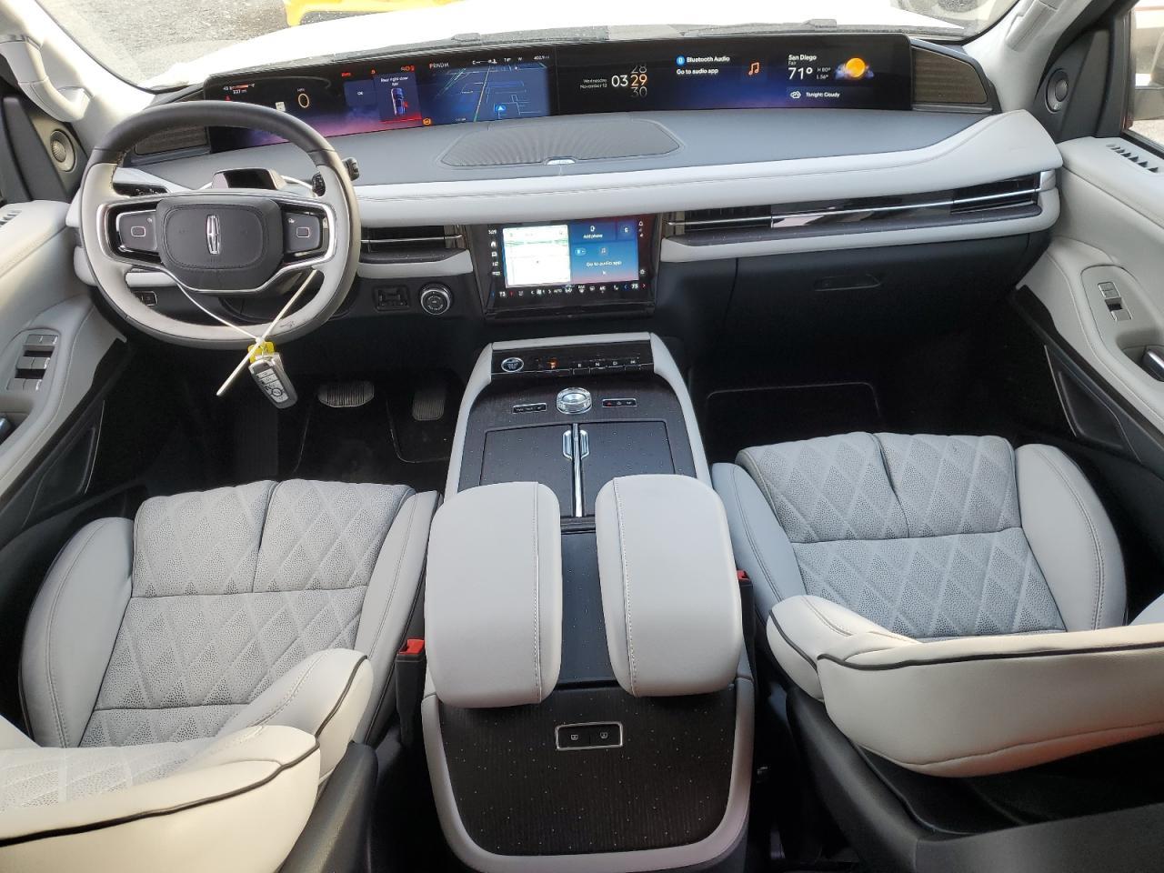 2025 LINCOLN Navigator