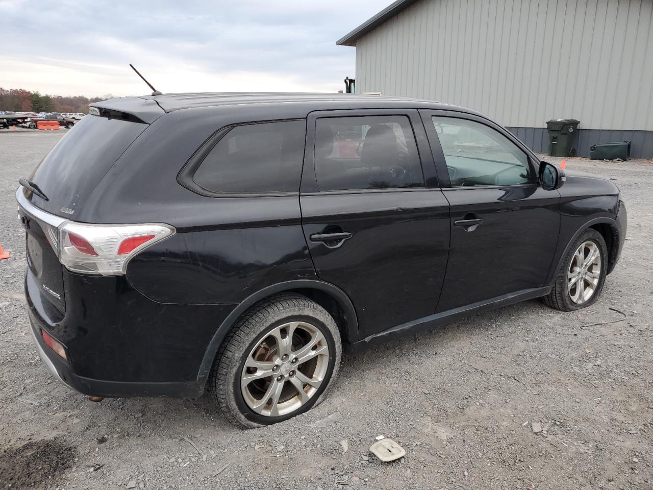 2015 MITSUBISHI outlander