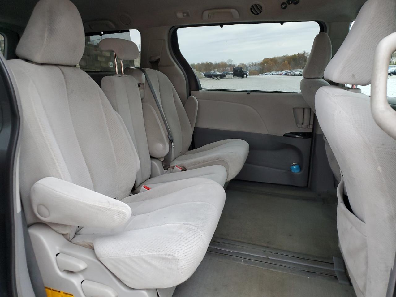 2012 TOYOTA SIENNA
