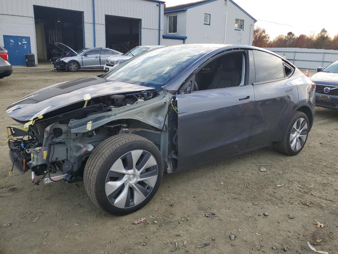 2024 TESLA MODEL Y