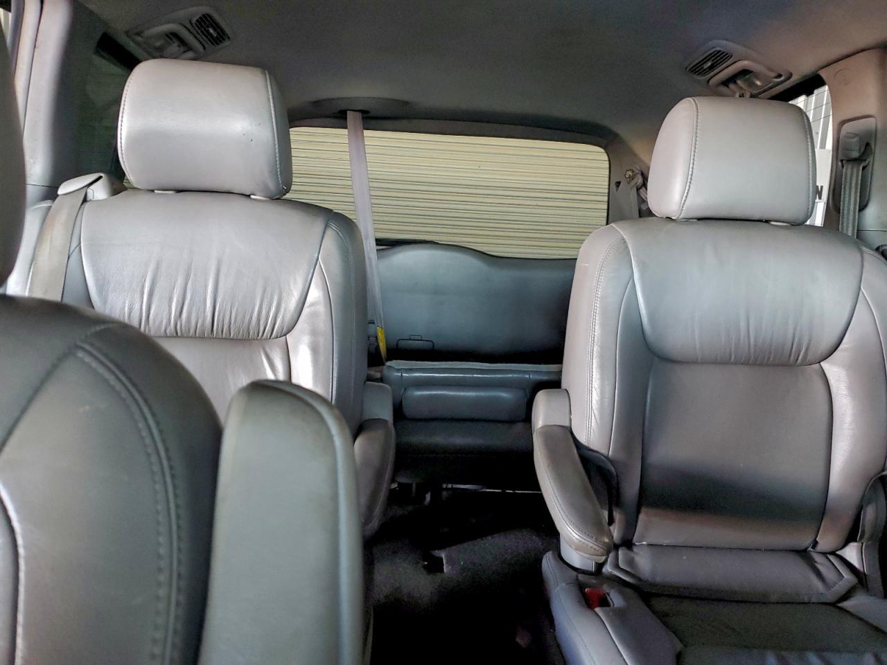 2010 TOYOTA SIENNA