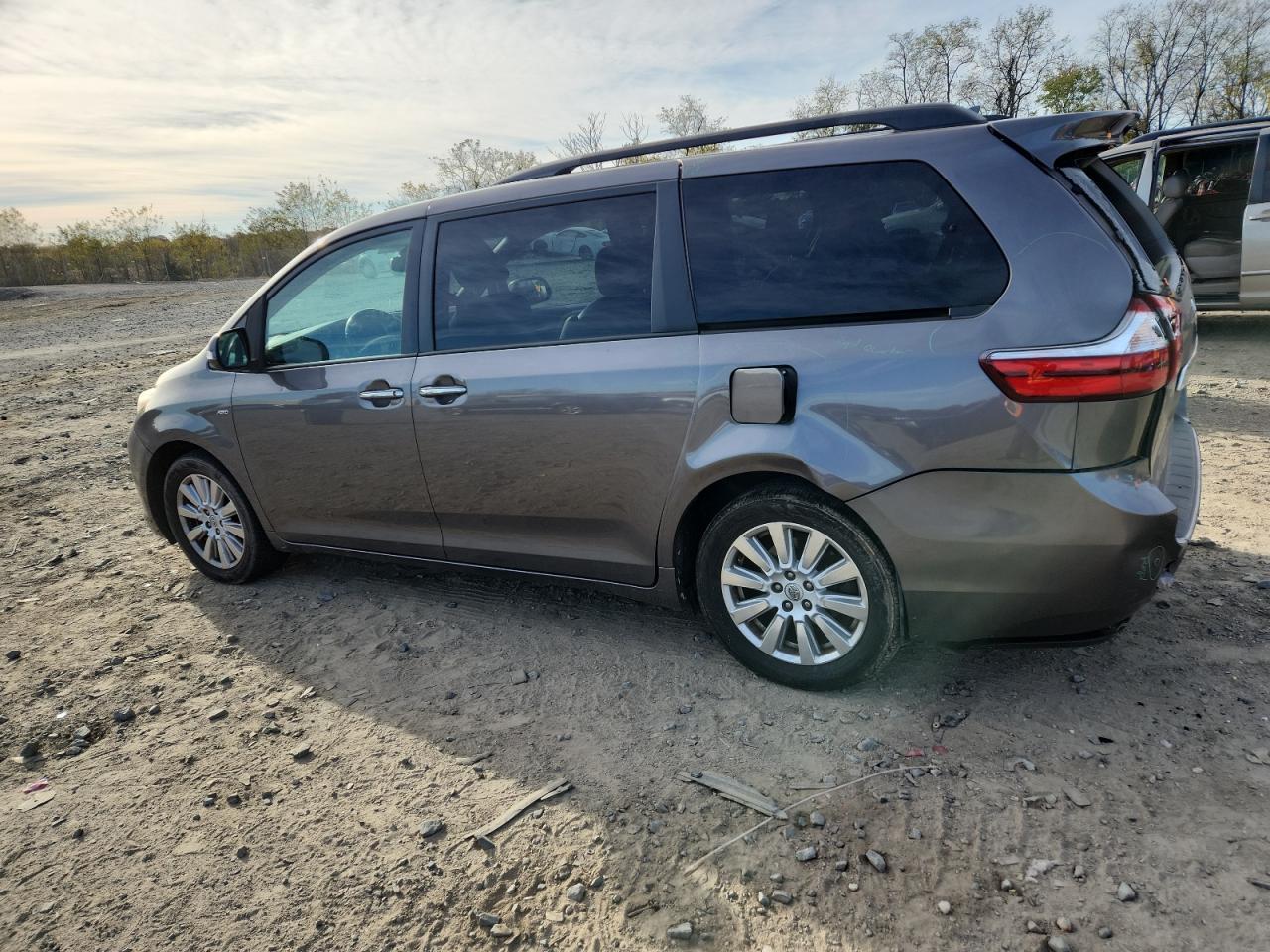 2017 TOYOTA SIENNA