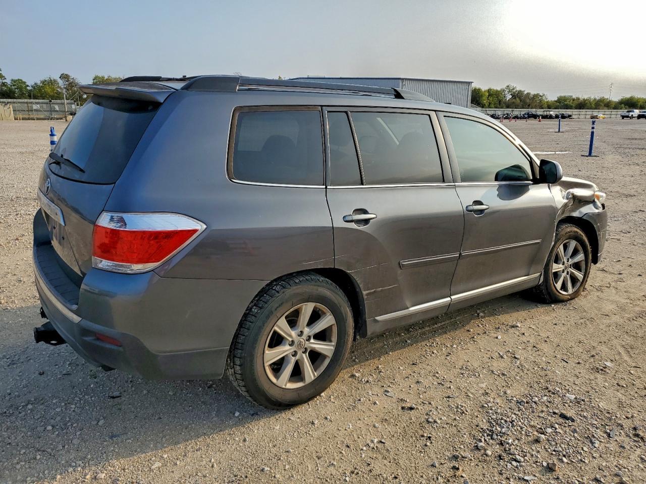 2013 TOYOTA HIGHLANDER