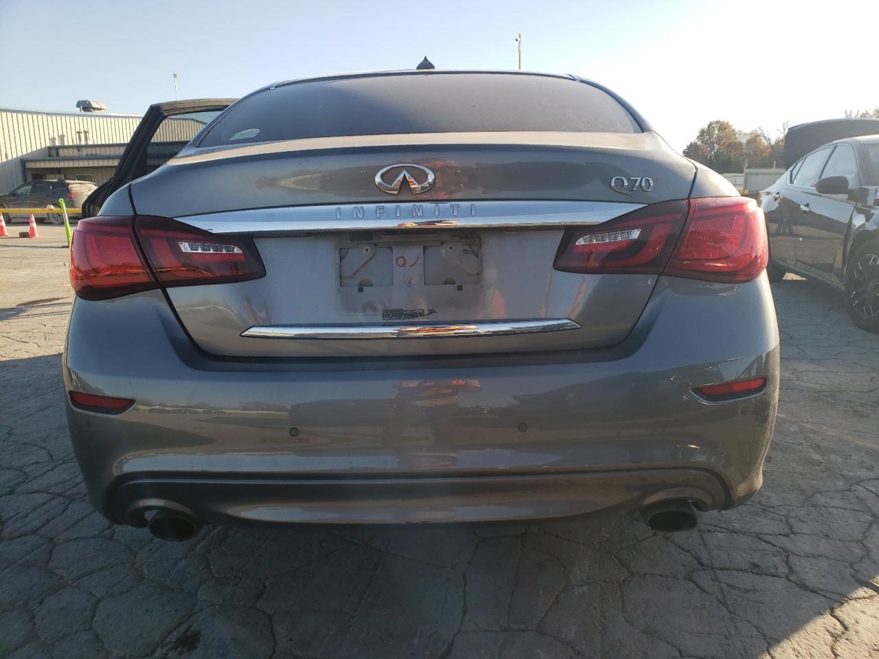 2015 INFINITI Q70
