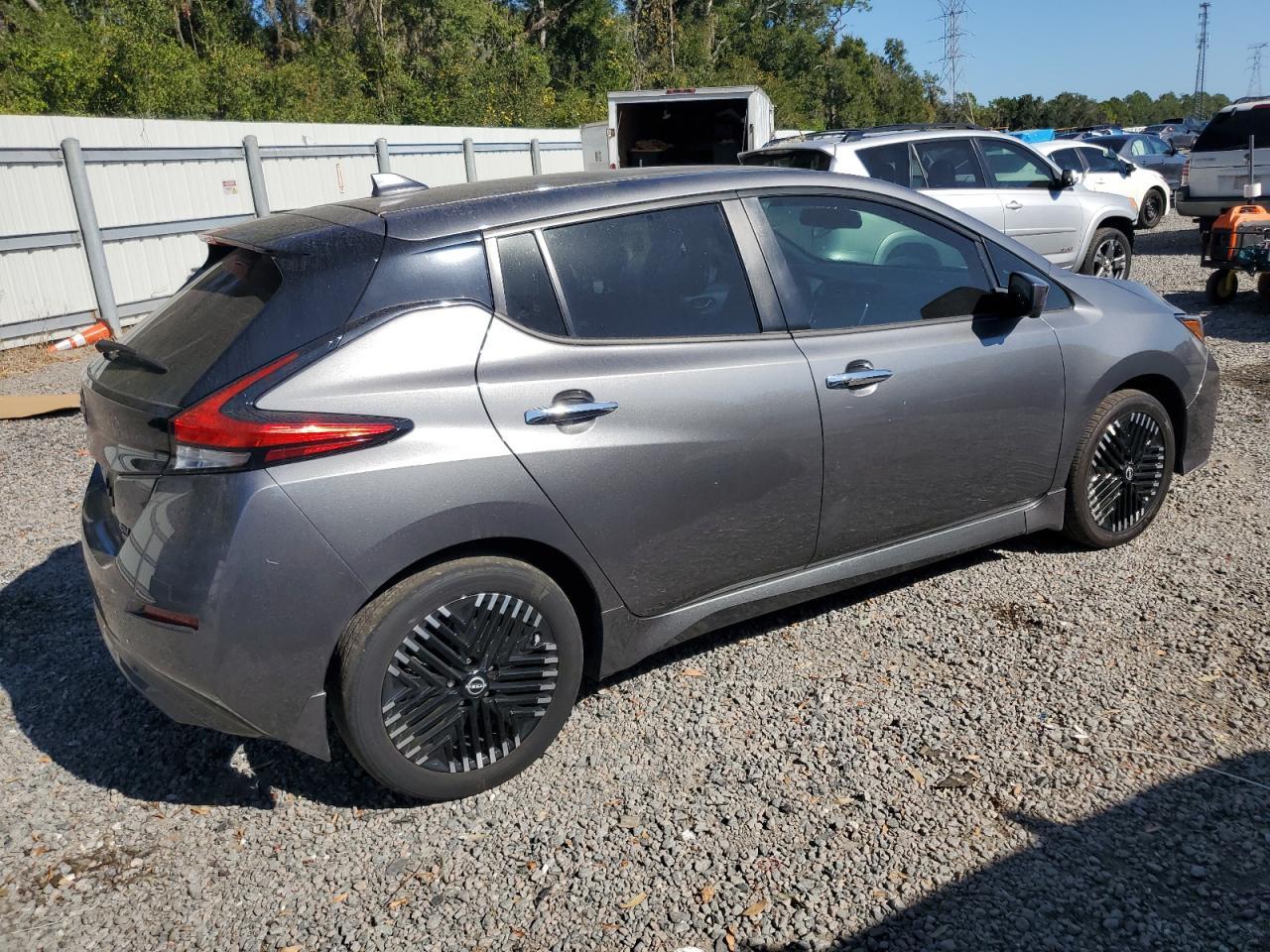 2024 NISSAN LEAF