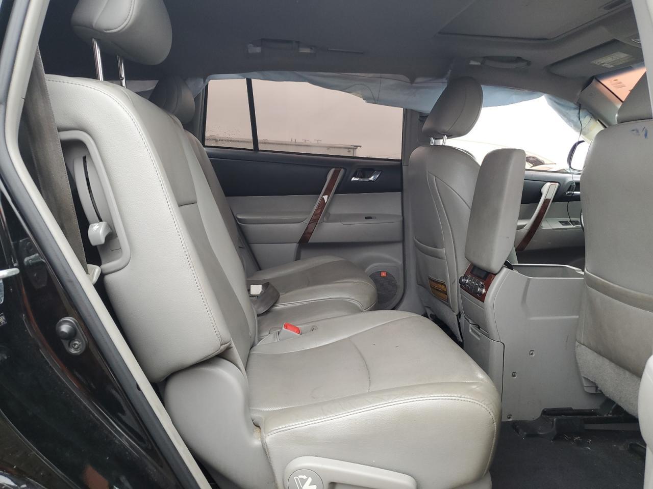 2013 TOYOTA HIGHLANDER