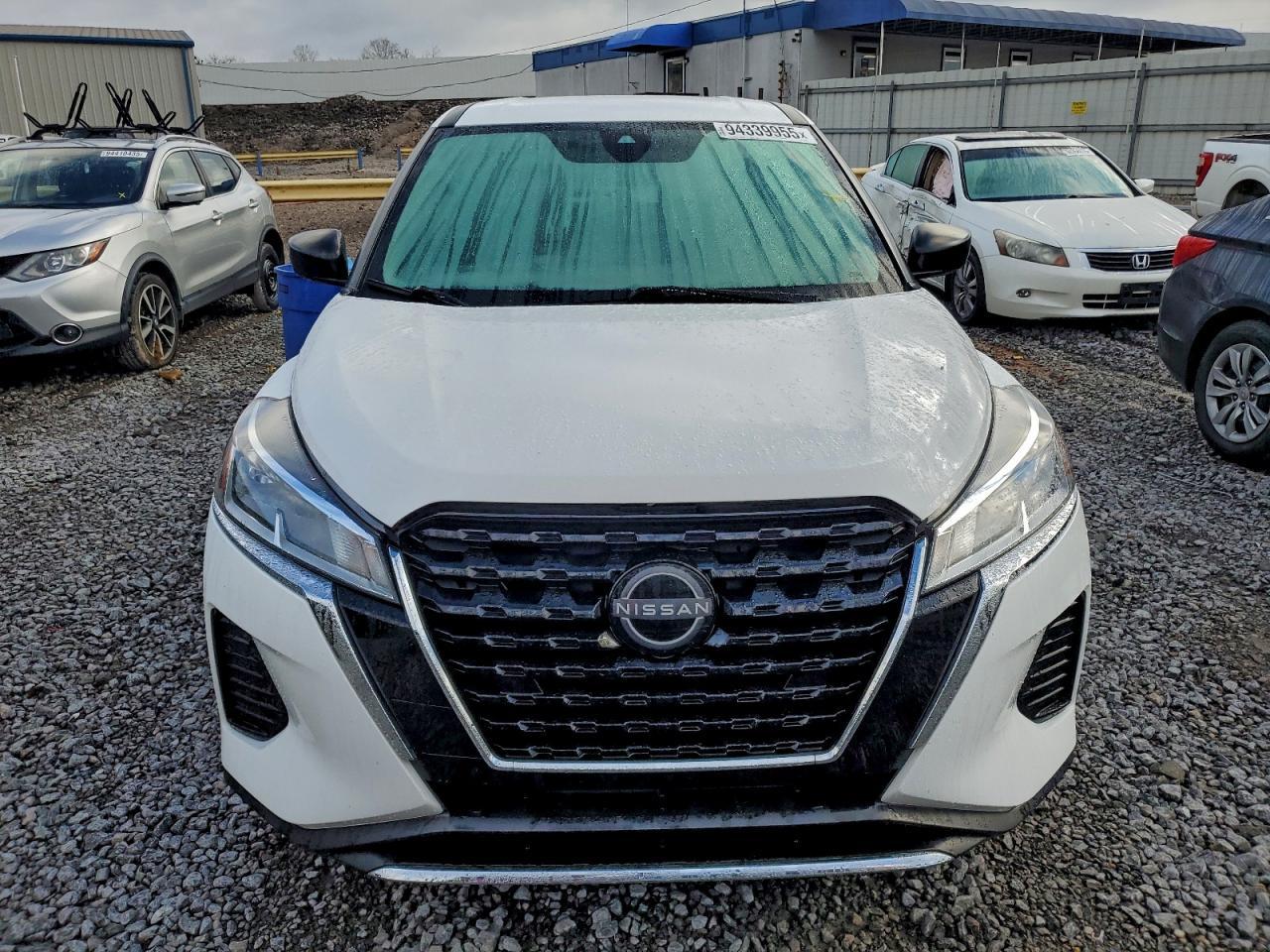 2024 NISSAN KICKS