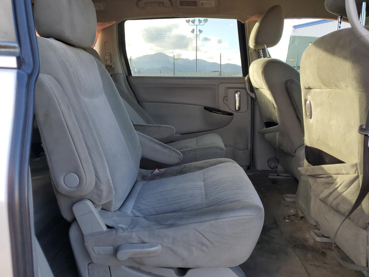2013 NISSAN Quest