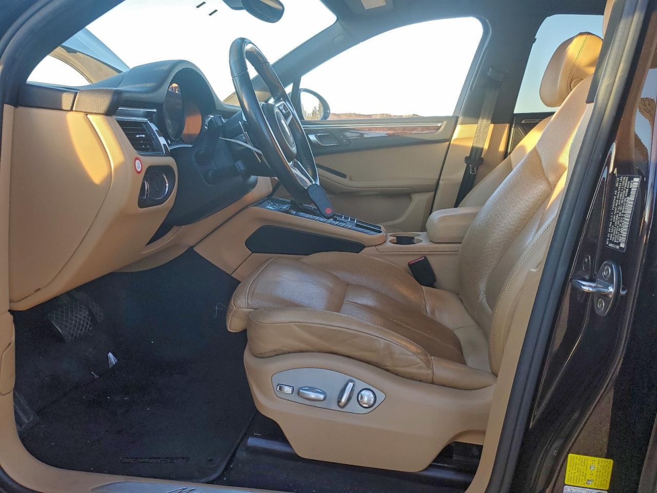 2018 PORSCHE Macan
