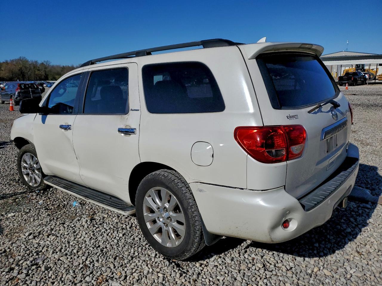 2011 TOYOTA Sequoia