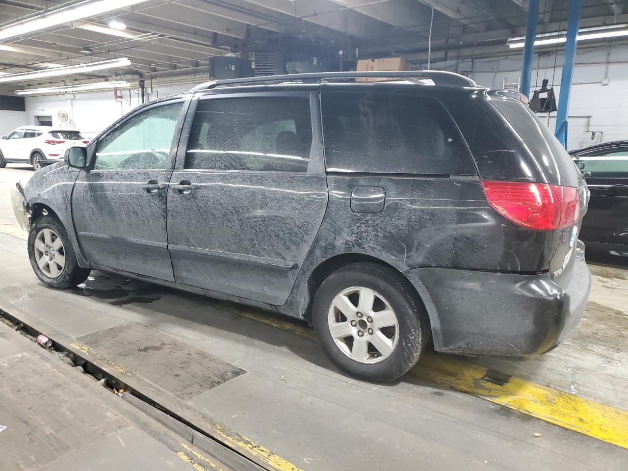 2009 TOYOTA SIENNA