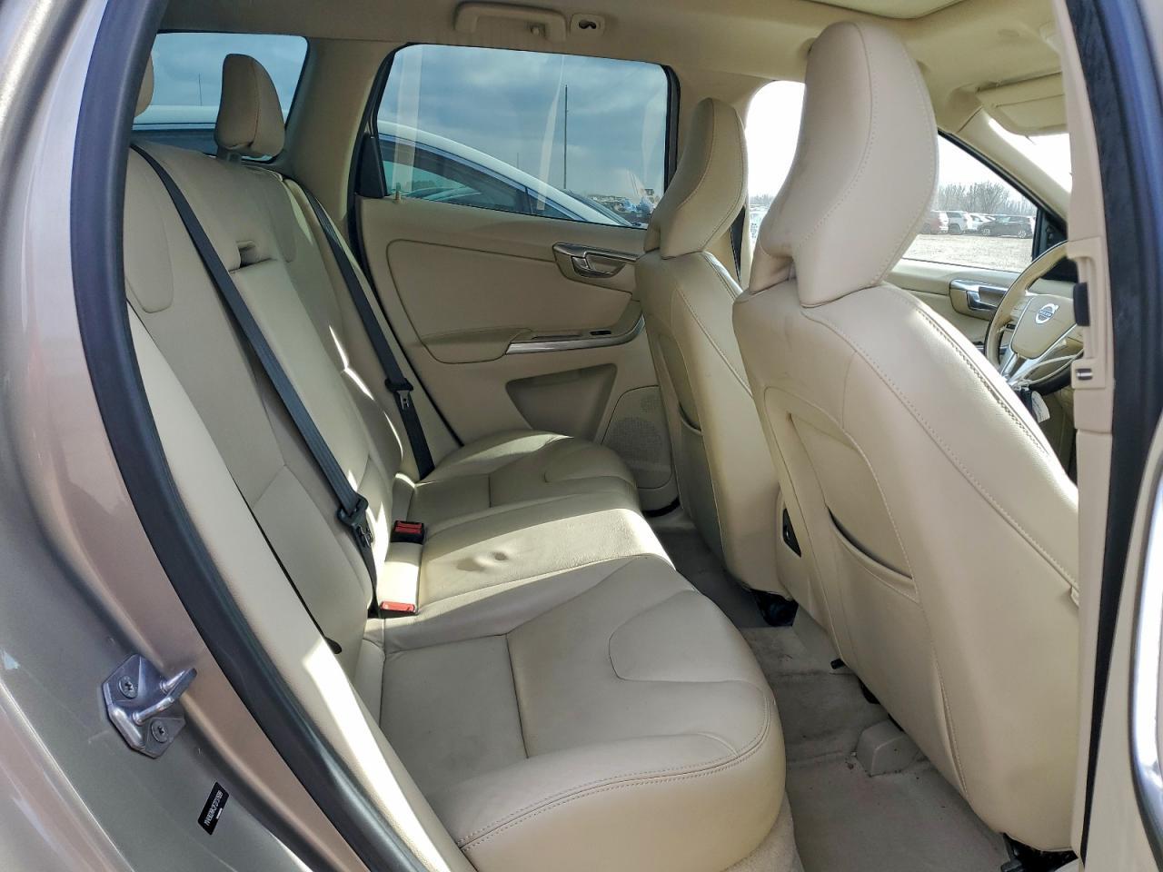 2015 VOLVO XC60
