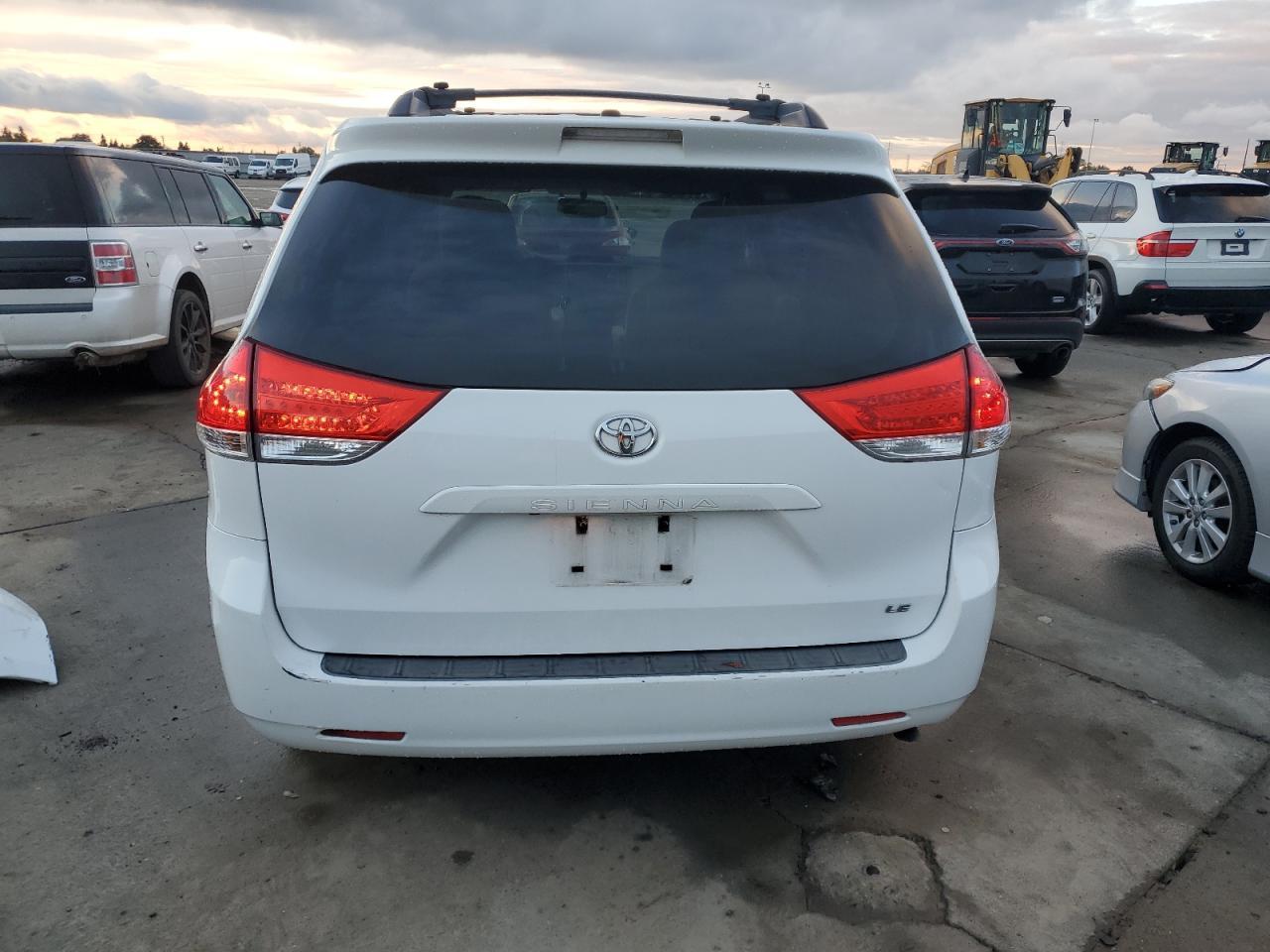 2012 TOYOTA SIENNA