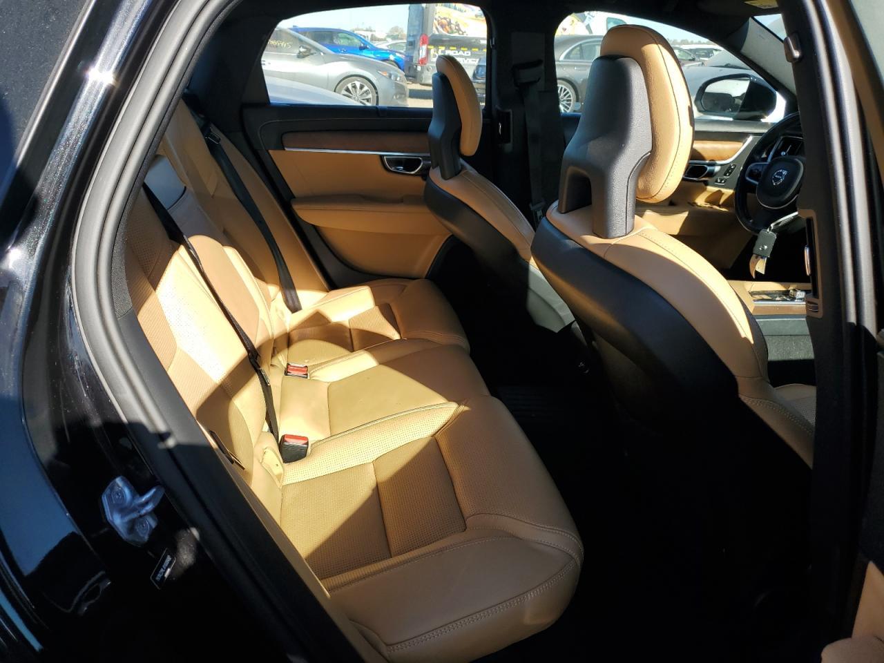 2017 VOLVO S90