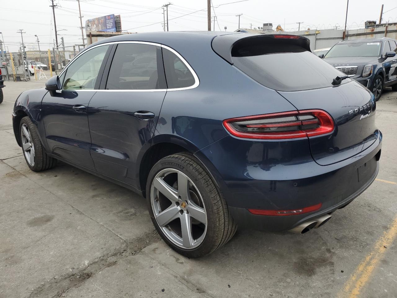 2016 PORSCHE Macan