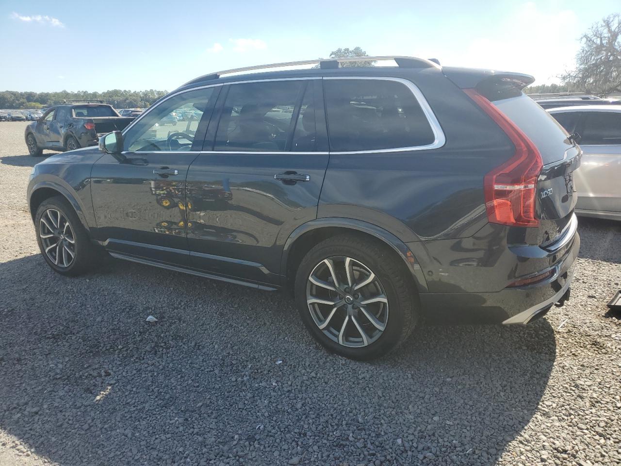 2017 VOLVO XC90