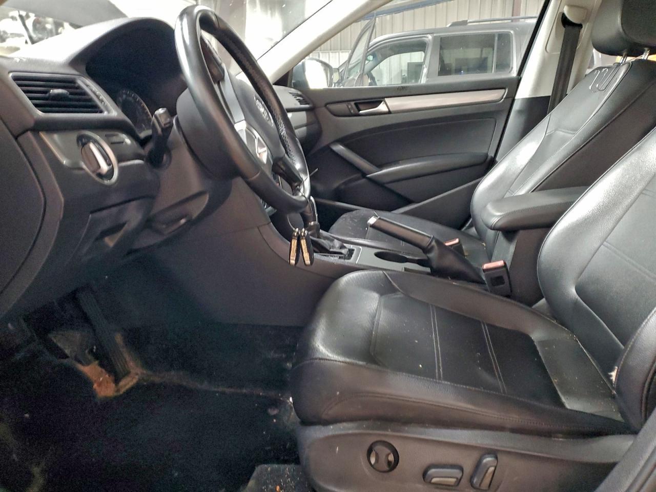 2015 VOLKSWAGEN Passat