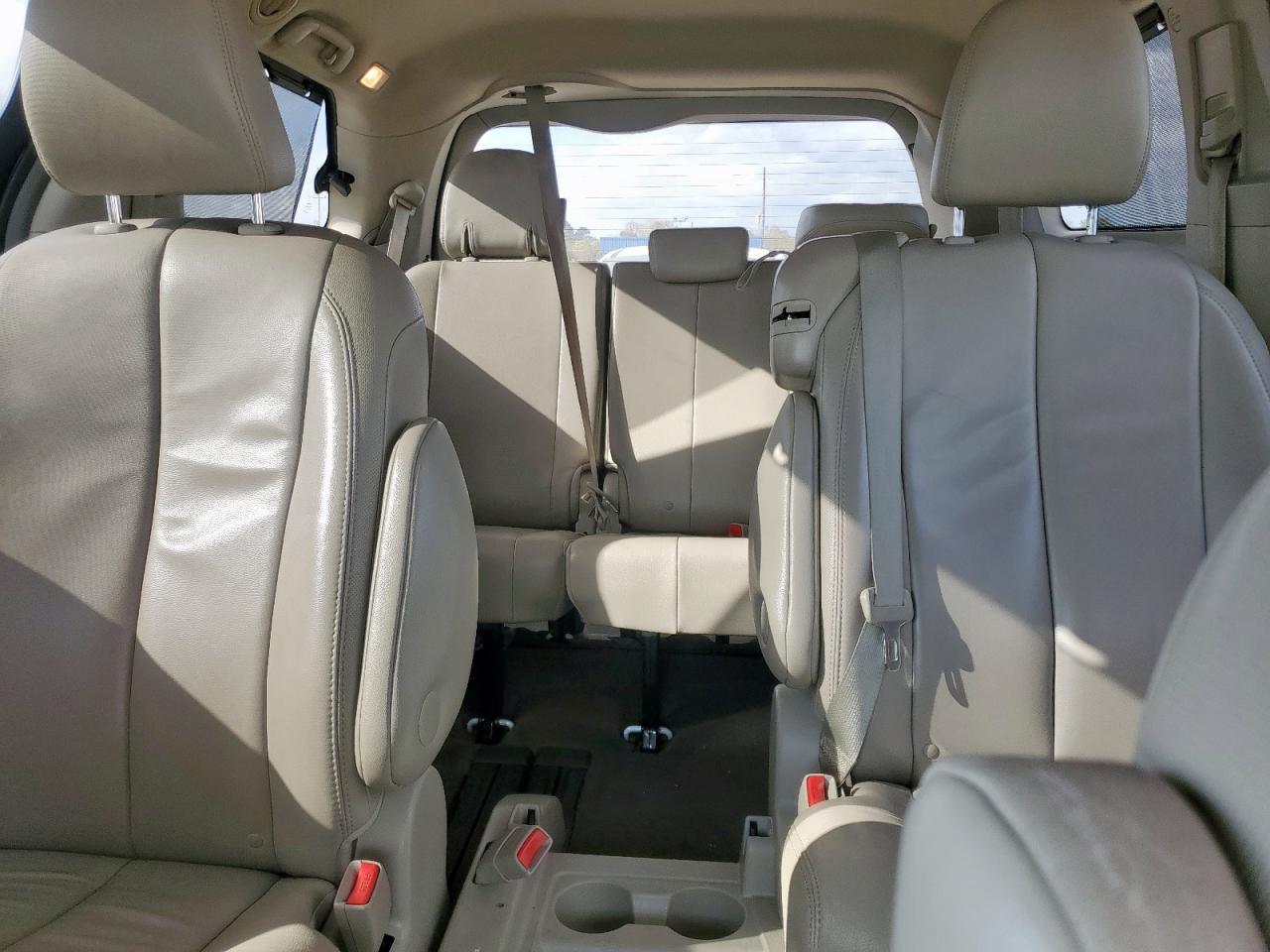 2013 TOYOTA SIENNA