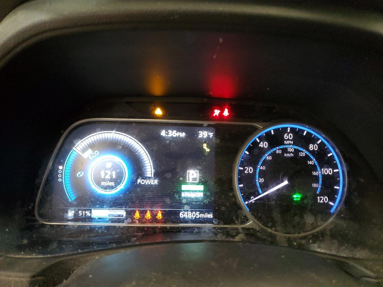 2022 NISSAN LEAF