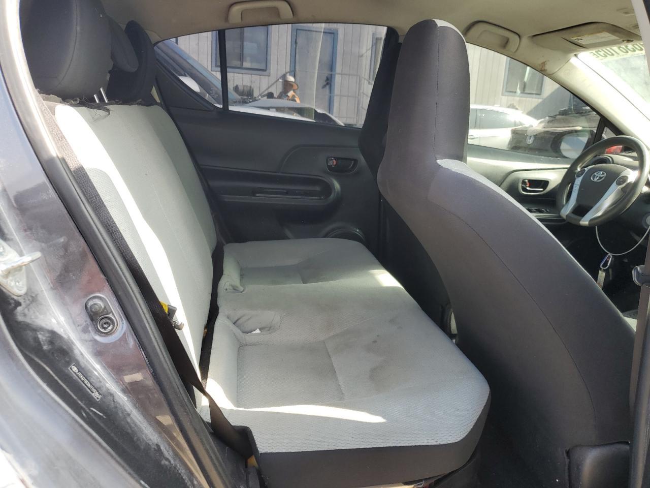 2016 TOYOTA Prius c