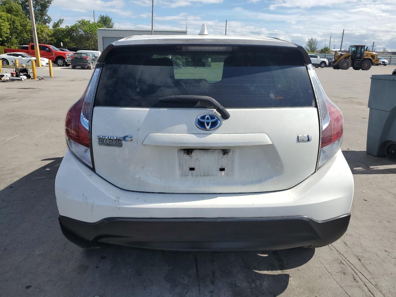 2017 TOYOTA Prius c