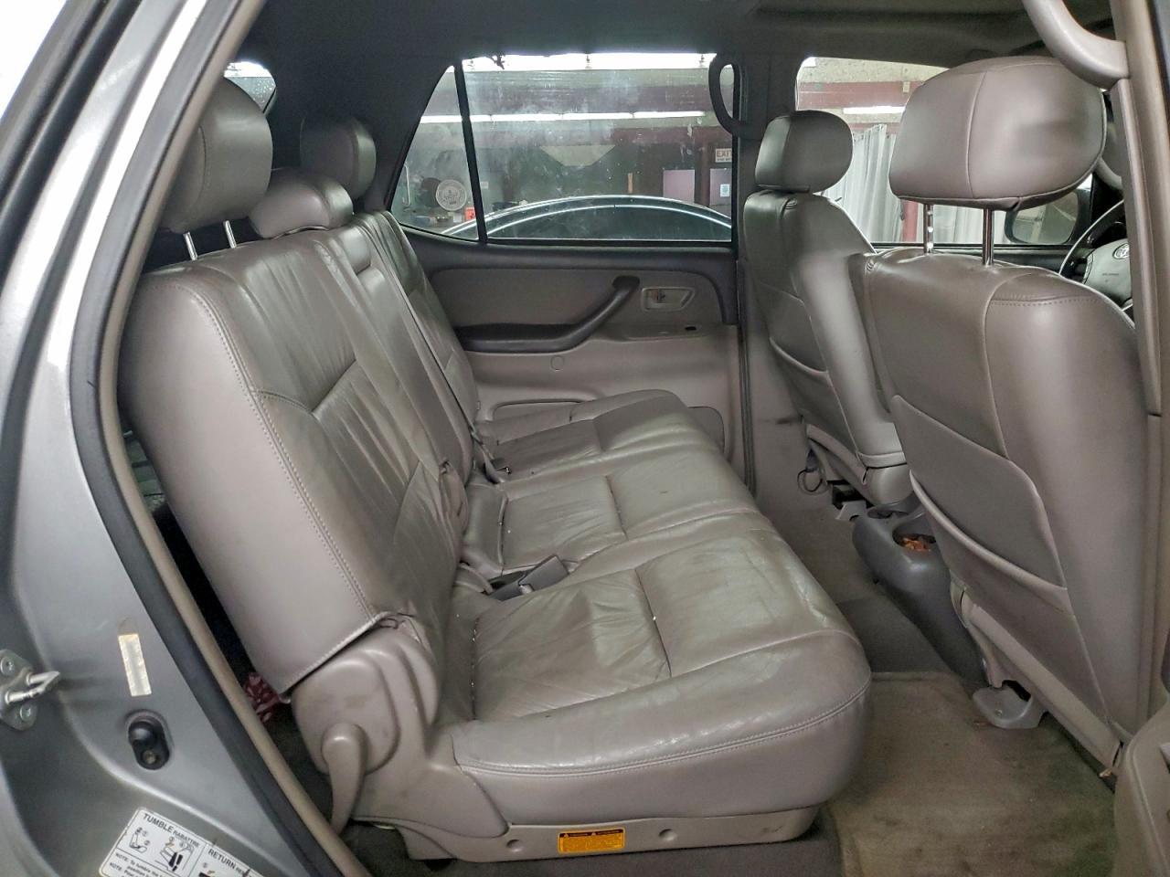 2004 TOYOTA Sequoia
