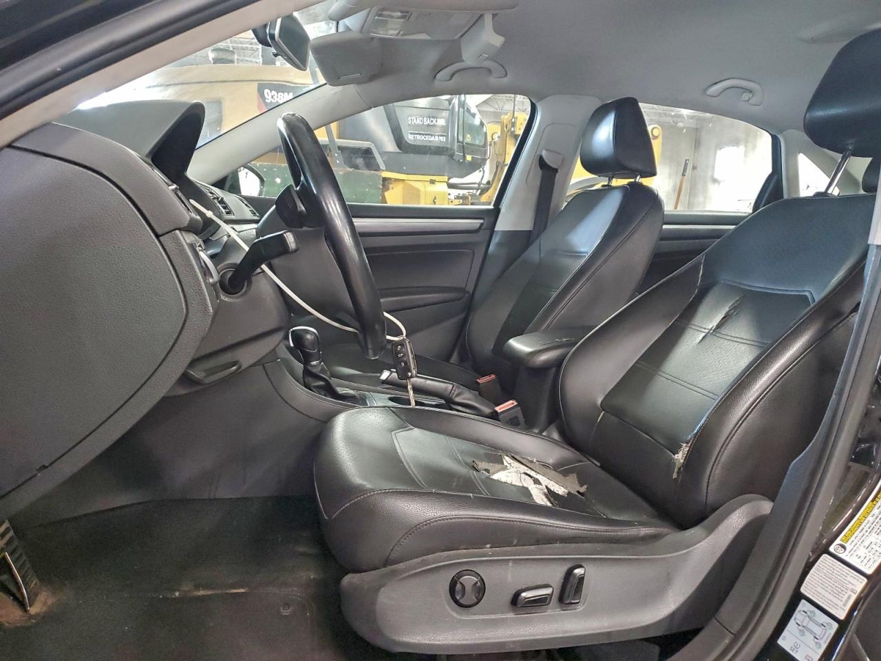 2016 VOLKSWAGEN Passat
