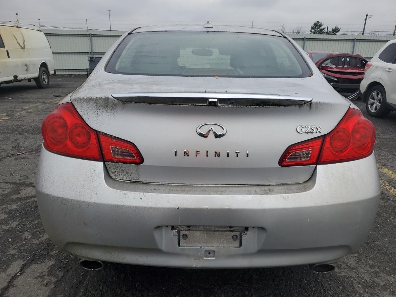 2011 INFINITI G25