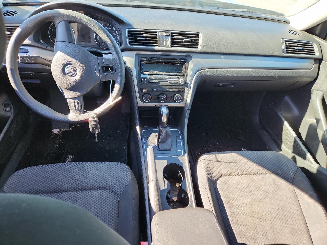 2014 VOLKSWAGEN Passat