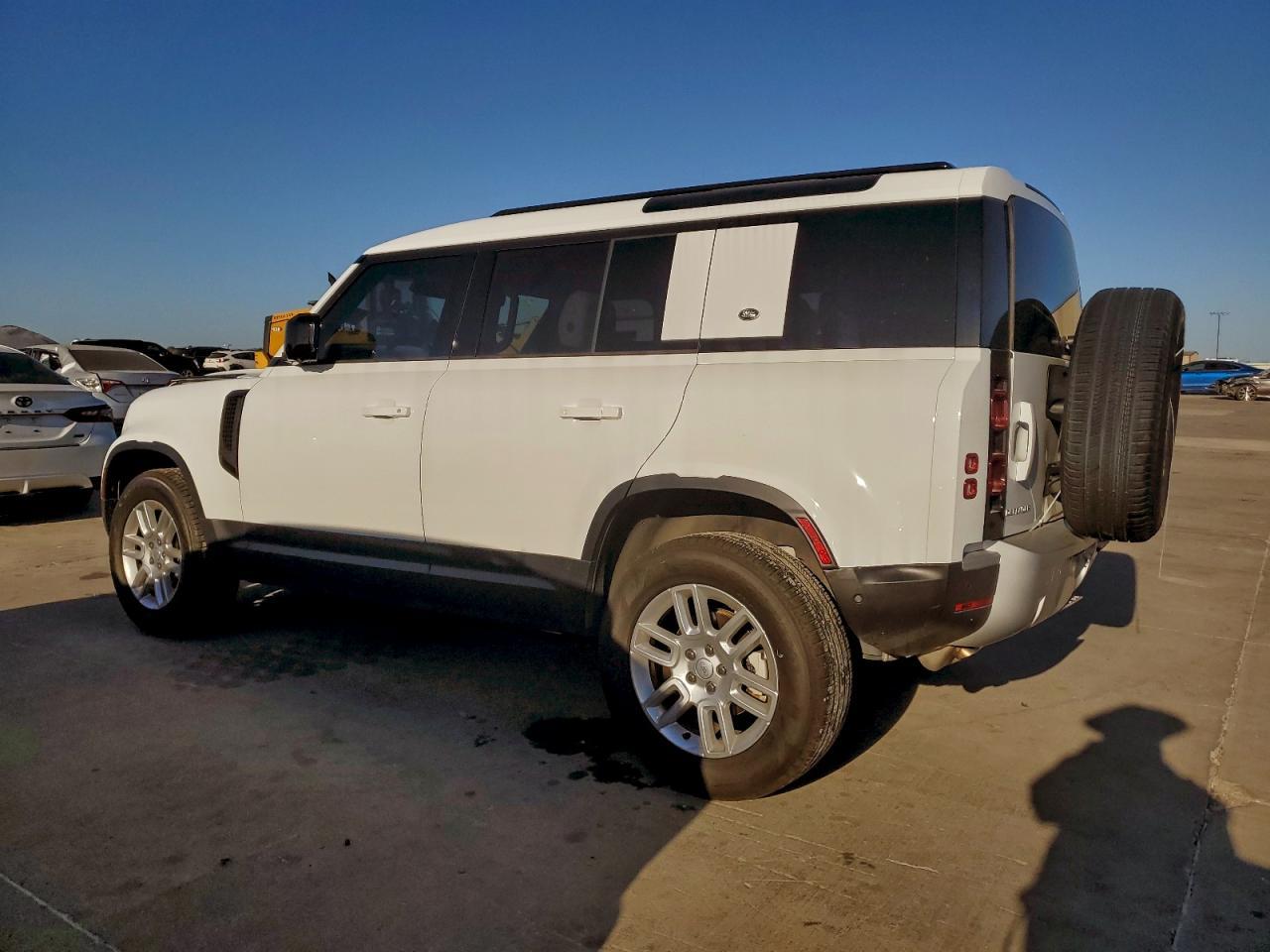 2024 LAND ROVER Defender