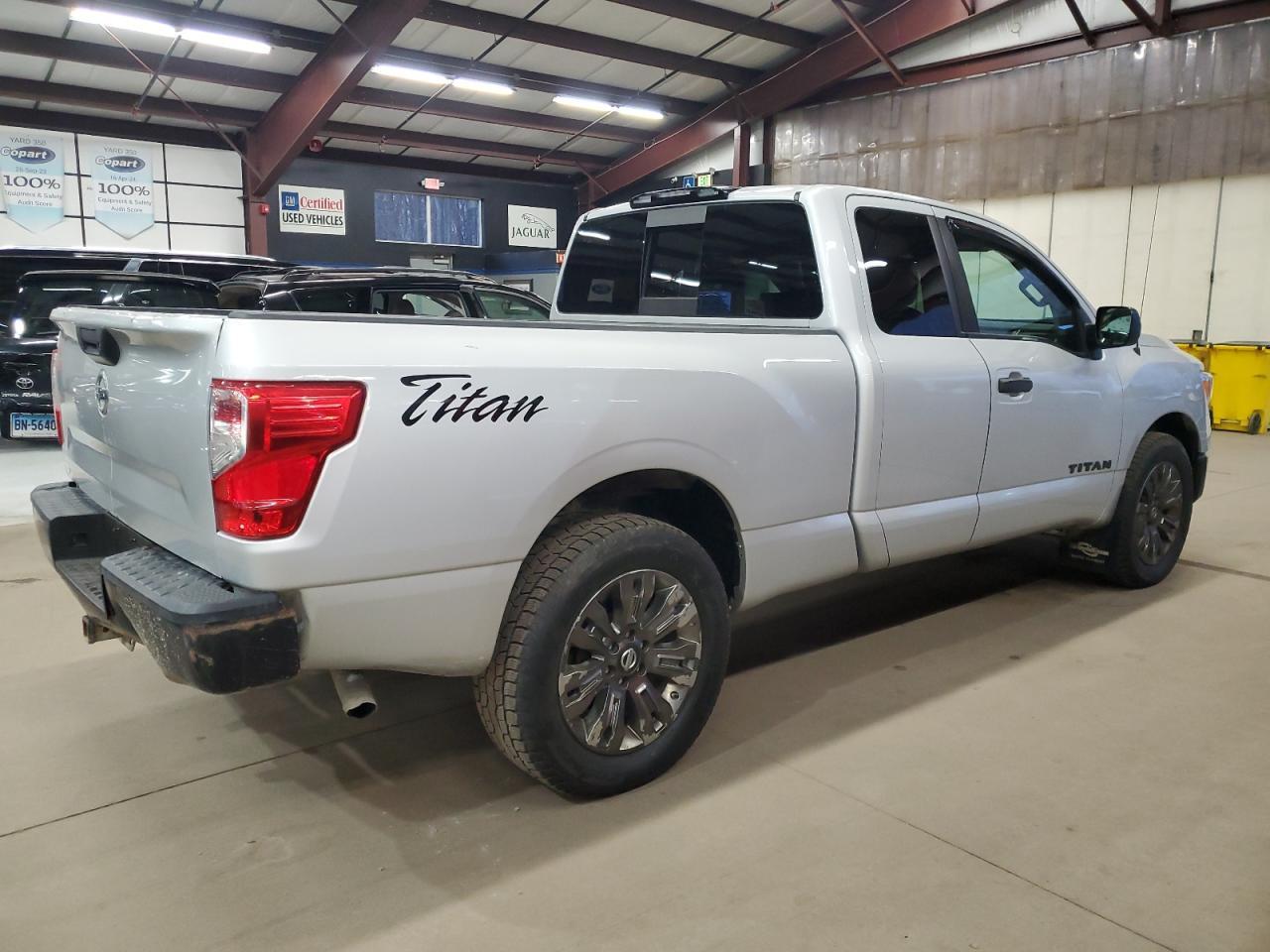 2017 NISSAN Titan
