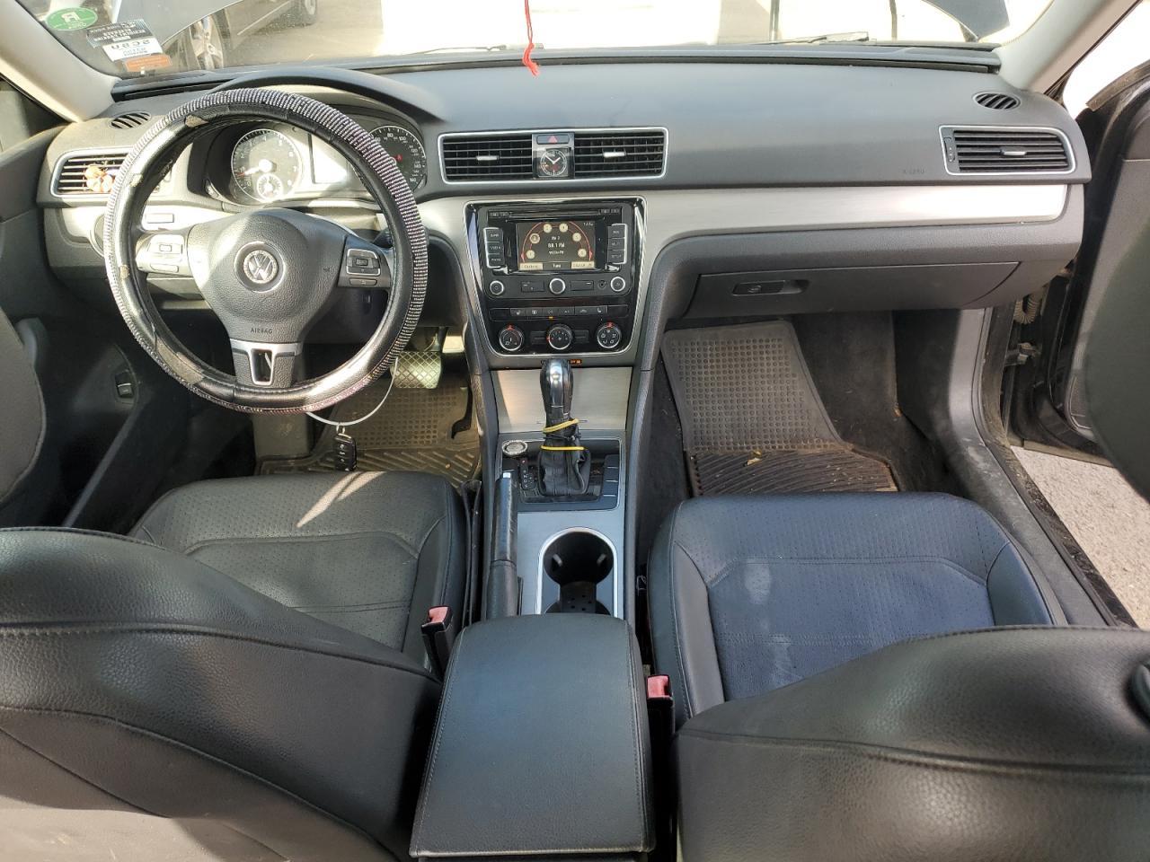 2014 VOLKSWAGEN Passat