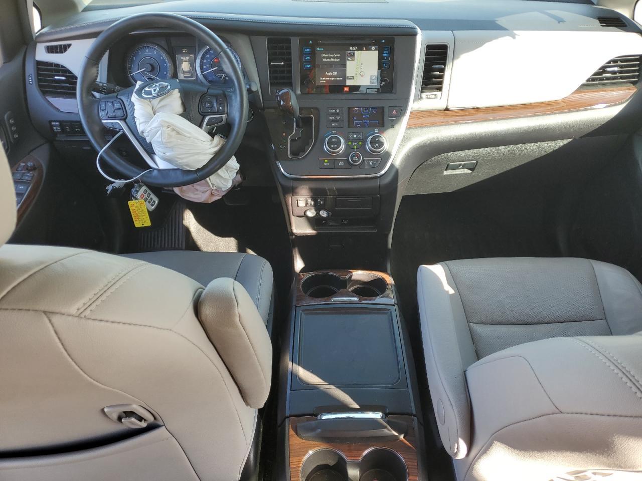 2017 TOYOTA SIENNA