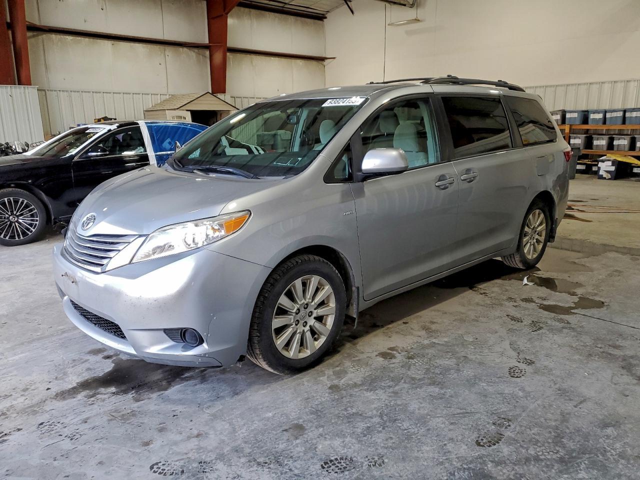 2016 TOYOTA SIENNA
