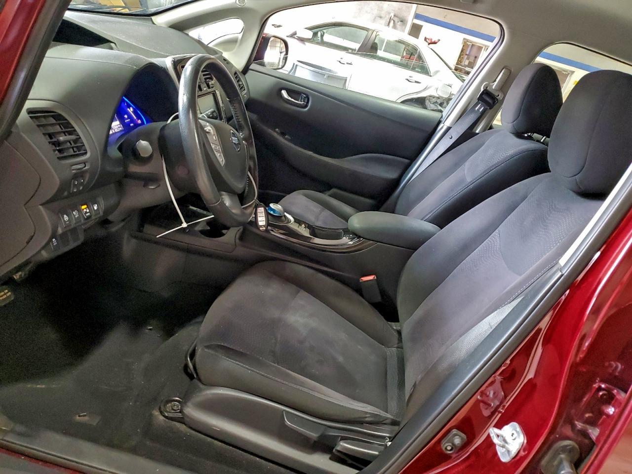 2016 NISSAN LEAF