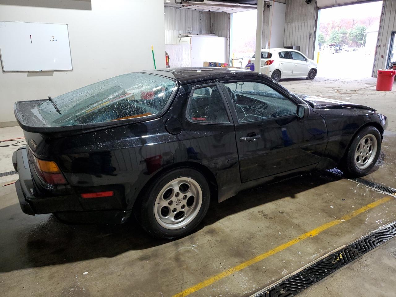 1985 PORSCHE 944