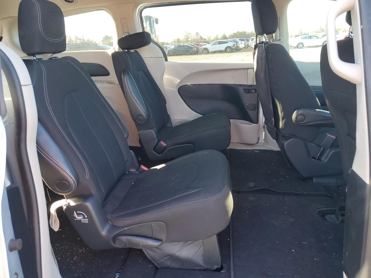 2023 CHRYSLER Voyager