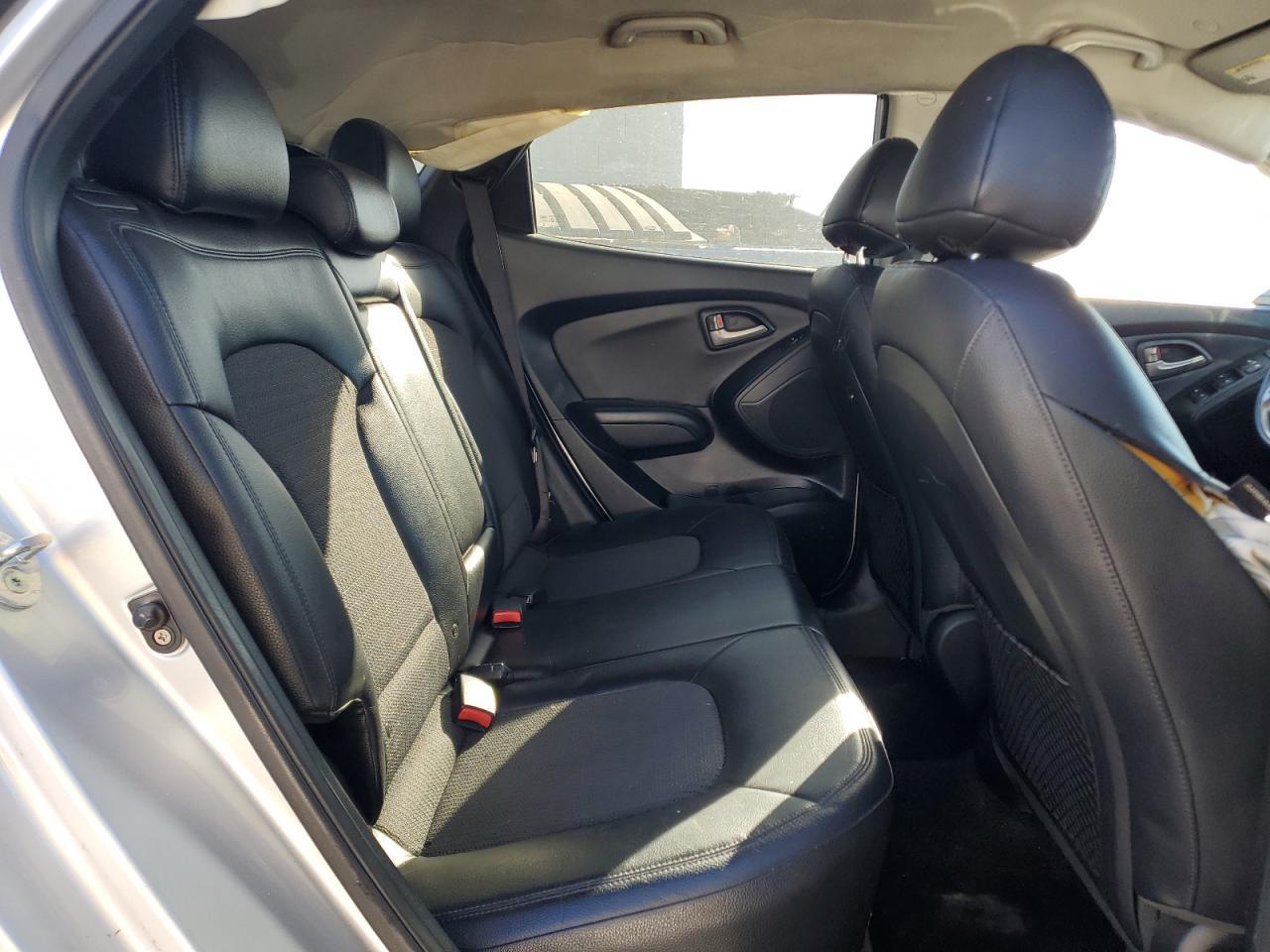 2010 HYUNDAI TUCSON