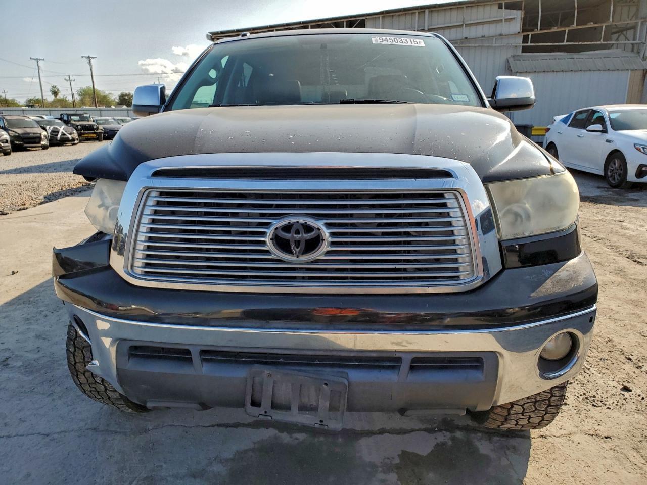 2011 TOYOTA TUNDRA