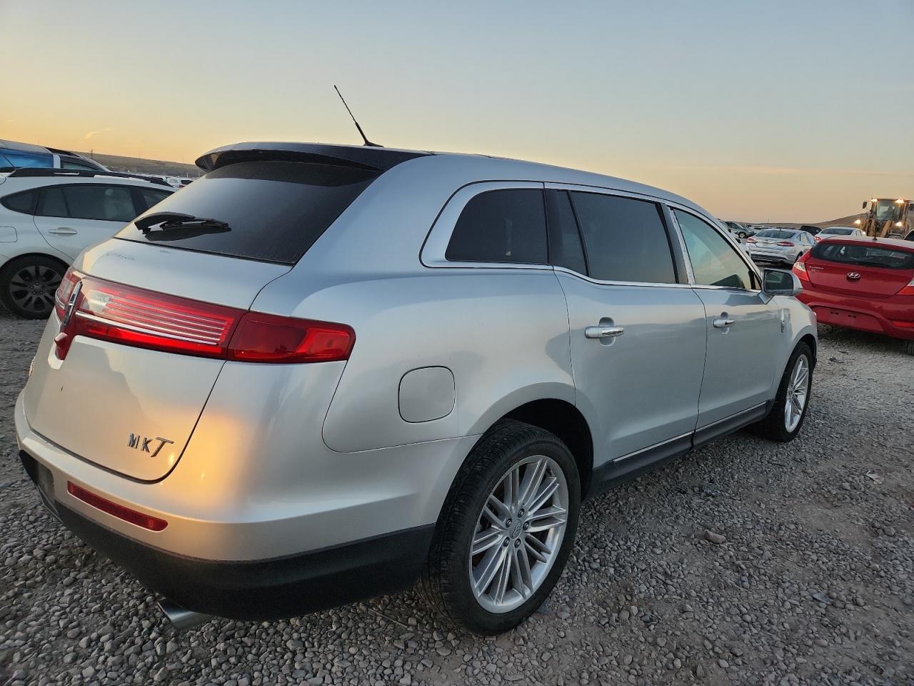 2019 LINCOLN MKT
