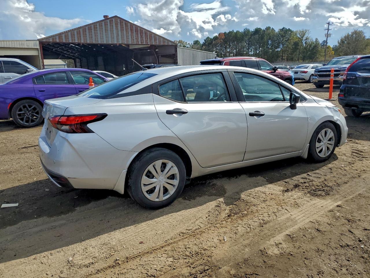 2021 NISSAN VERSA