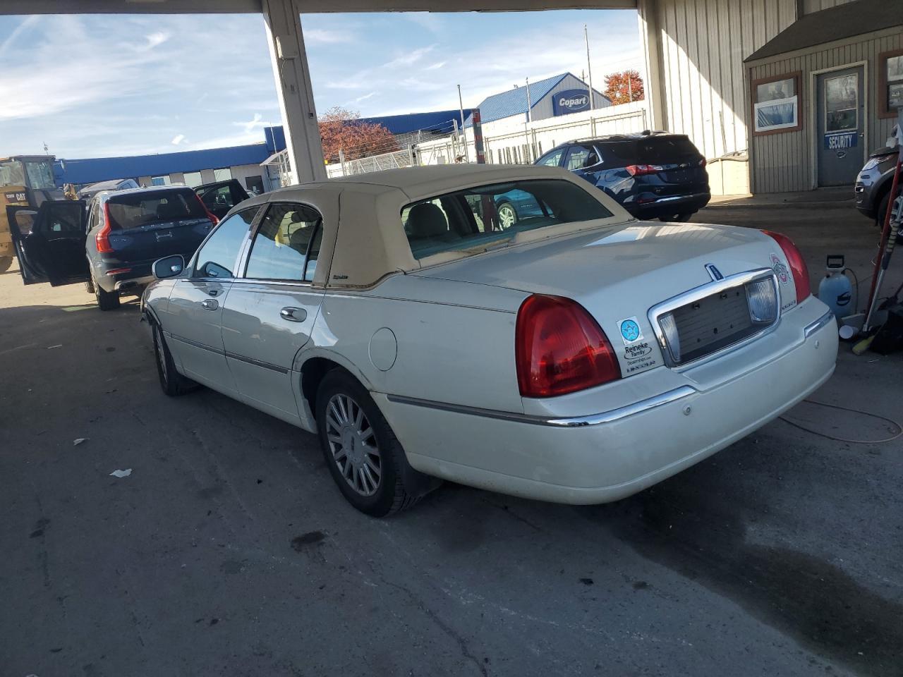 2005 LINCOLN Town Car