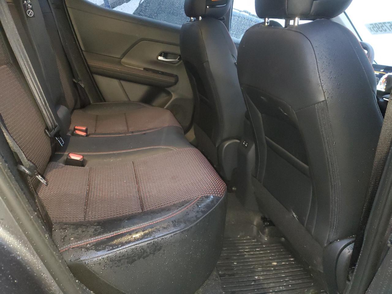 2025 NISSAN KICKS