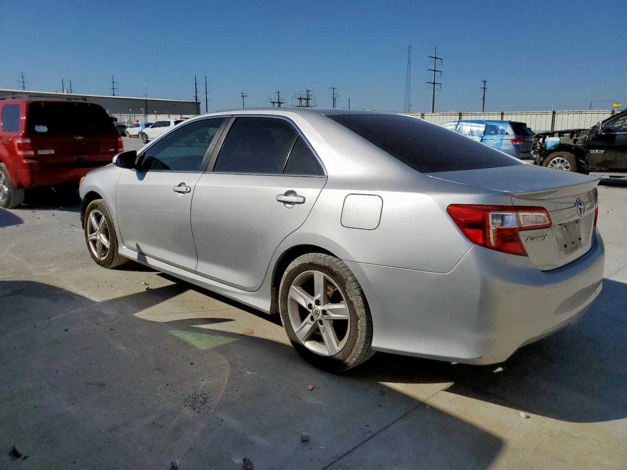 2014 TOYOTA CAMRY