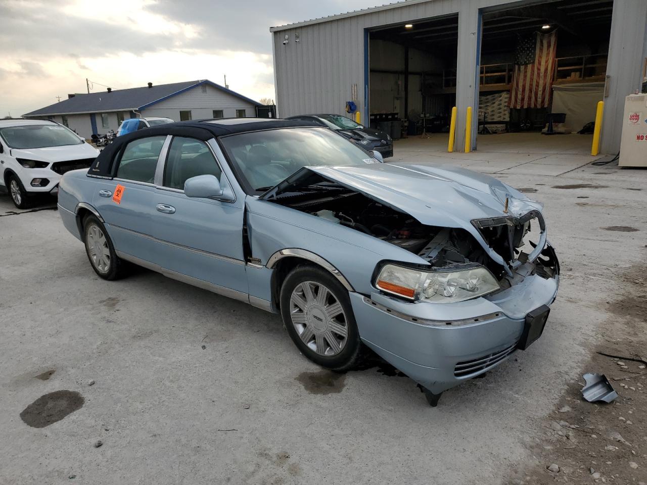 2005 LINCOLN Town Car