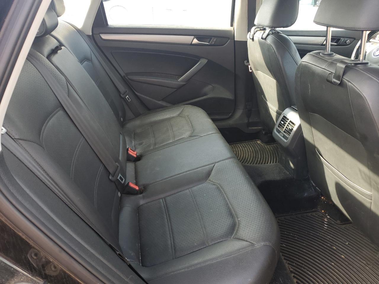 2014 VOLKSWAGEN Passat