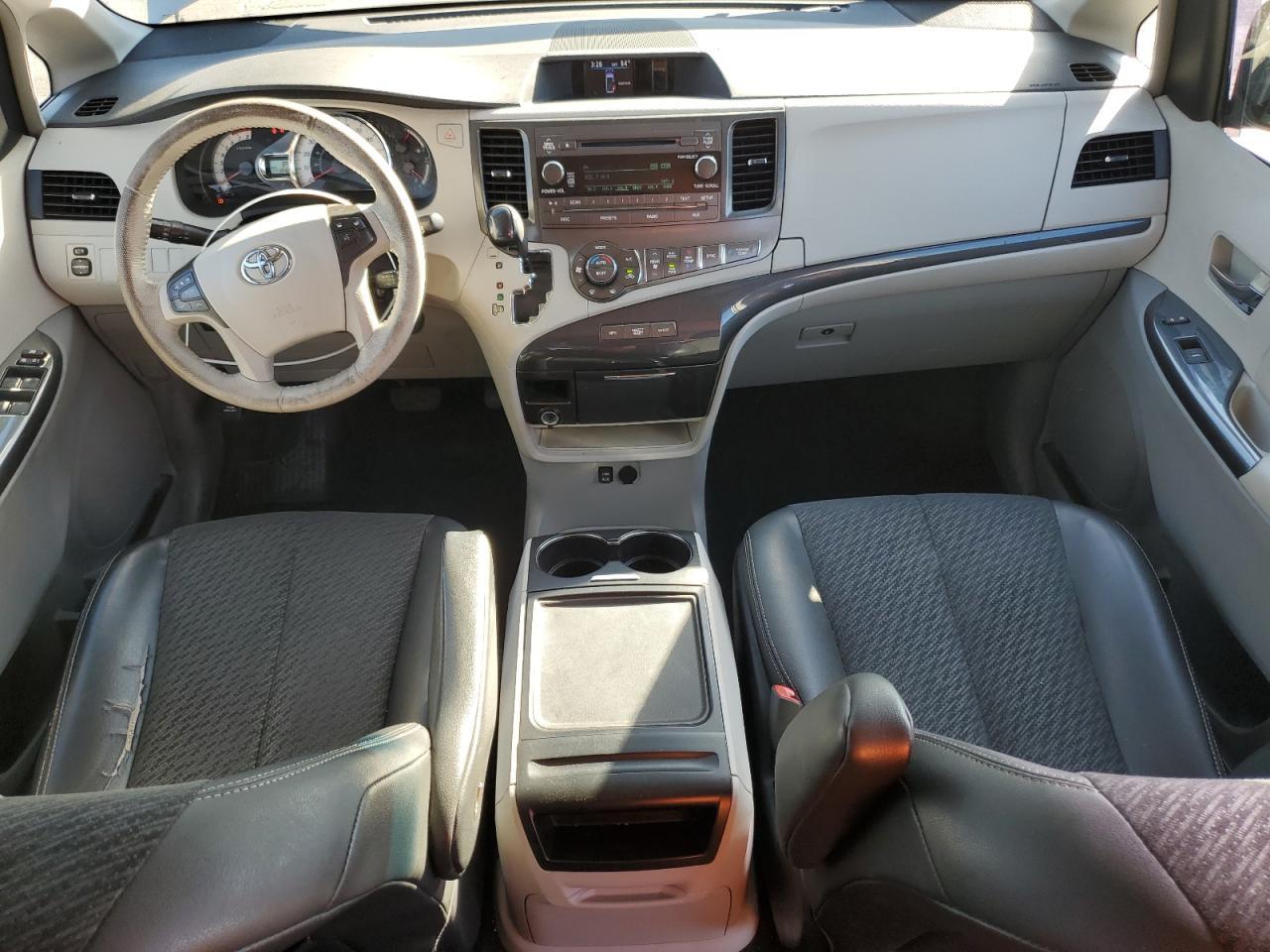 2014 TOYOTA SIENNA