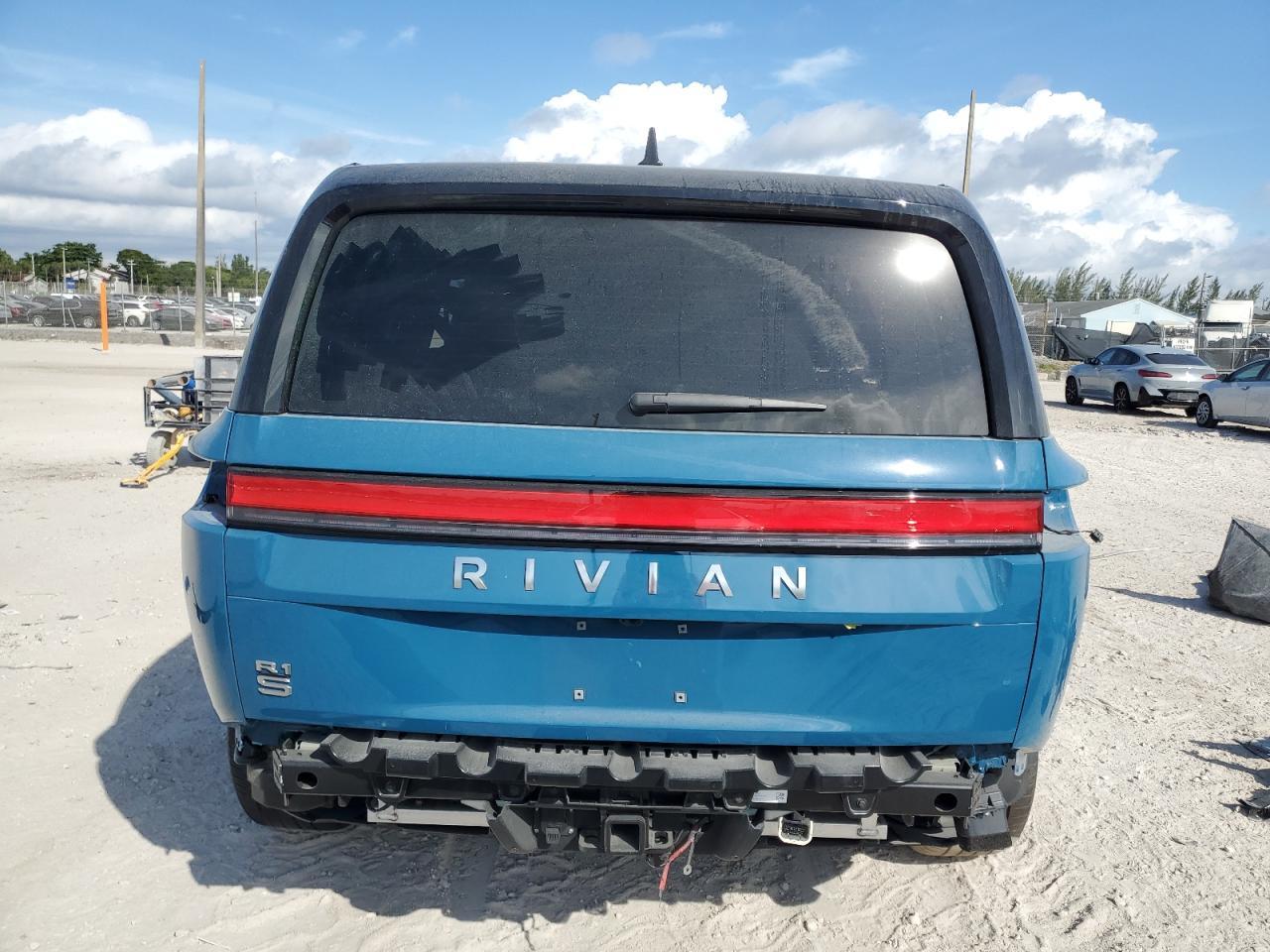 2025 RIVIAN R1s