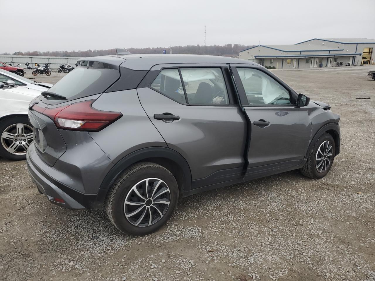 2024 NISSAN KICKS